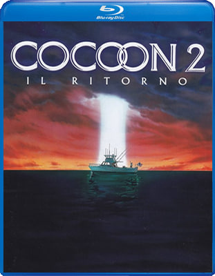 I vecchietti del primo Cocoon dopo esser saliti sull'astronave aliena ed essersi assicurati praticamente l'immortalità, vengono presi dalla nostalgia della Terra.